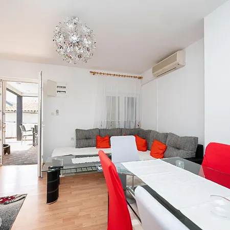 Appartement With Parking Space Gornji Karin, Novigrad - 23985 *