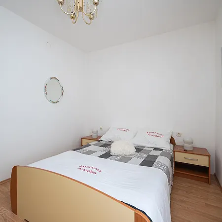 With Parking Space Gornji Karin, Novigrad - 23985 * Obrovac
