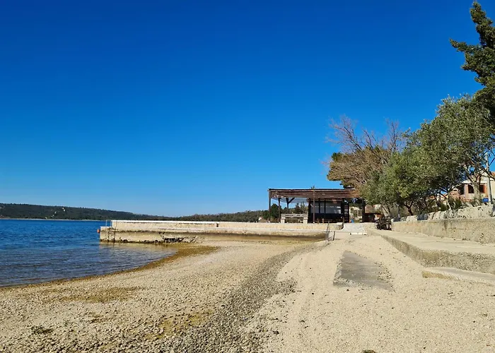 With Parking Space Gornji Karin, Novigrad - 23985 * Obrovac