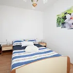 Apartman With Parking Space Gornji Karin, Novigrad - 23985 *